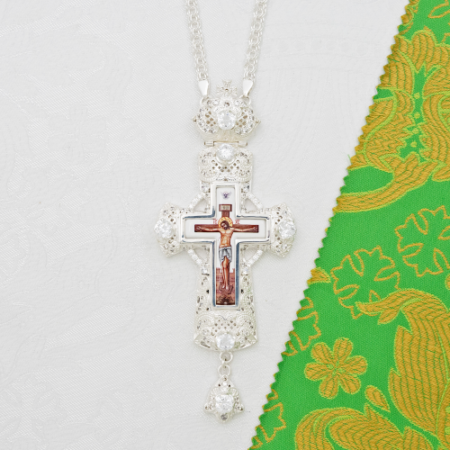 2.10.0178л-2/1л Крест наперсный латунный с белыми камнями в серебрении 2.10.0178л-2/1л Крест наперсный латунный с белыми камнями в серебрении