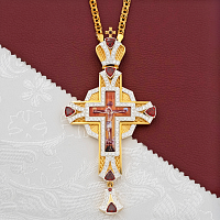 2.10.0598лп-2/1лп Наперсный латунный крест с красными камнями в позолоте