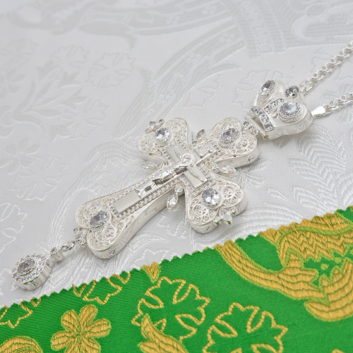 2.10.0556л/1л Крест наперсный латунный с белыми камнями в серебрении фото 2 2.10.0556л/1л Крест наперсный латунный с белыми камнями в серебрении фото 2