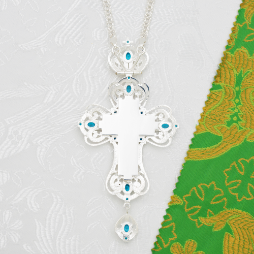 2.10.0410л-2/1л Крест наперсный латунный с голубыми камнями в серебрении фото 2