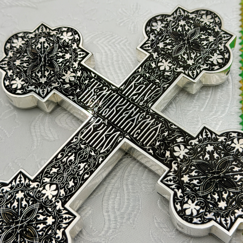 2.7.3045лэ Крест напрестольный латунный с эмалью фото 5