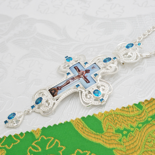 2.10.0410л-2/1л Крест наперсный латунный с голубыми камнями в серебрении фото 7