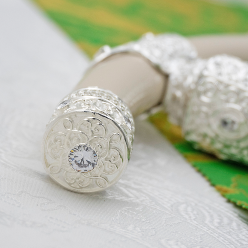 2.7.0519л Посох латунный с белыми камнями в серебрении фото 4