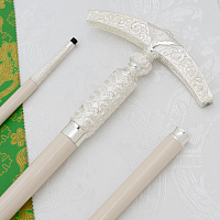 2.7.2002л Посох латунный с белыми камнями в серебрении