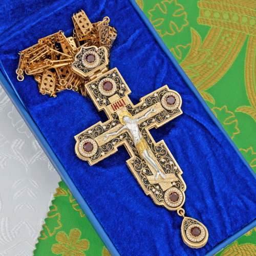 2.10.0085лп/39лп Крест наперсный латунный с красными камнями в позолоте фото 7