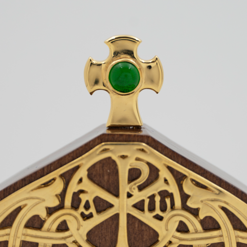 2.77.0186лп-15 Икона настольная из дерева и ювелирного сплава на ножке в позолоте фото 6 2.77.0186лп-15 Икона настольная из дерева и ювелирного сплава на ножке в позолоте фото 6