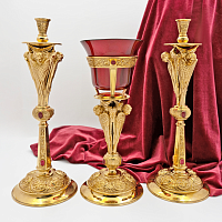 2.7.1718лп-К Набор напрестольный лампада и подсвечники с красными камнями в позолоте