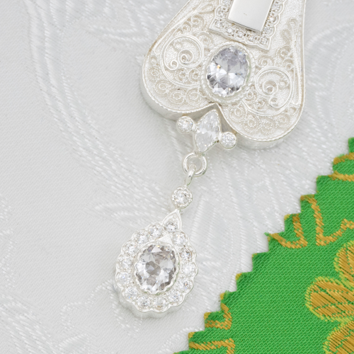 2.10.0556л/1л Крест наперсный латунный с белыми камнями в серебрении фото 5 2.10.0556л/1л Крест наперсный латунный с белыми камнями в серебрении фото 5