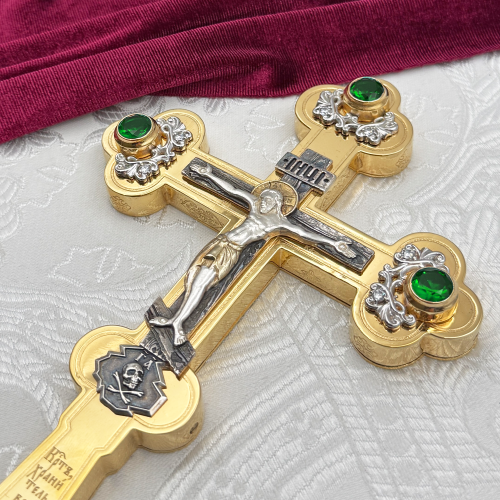 2.7.0619лпр Крест требный латунный в позолоте с зелеными камнями фото 3