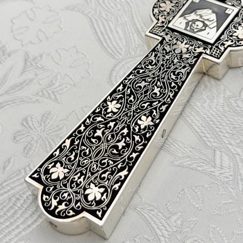 2.7.3045лэ Крест напрестольный латунный с эмалью фото 3