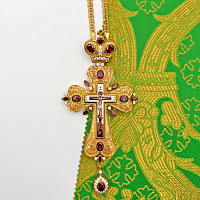 2.10.0556лп-2/1лп Крест наперсный латунный с красными камнями в позолоте