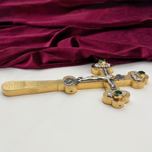 2.7.0619лпр Крест требный латунный в позолоте с зелеными камнями фото 2