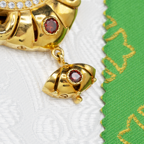 2.10.0565лп-2/1лп Крест наперсный латунный с красными камнями в позолоте фото 5