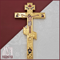 2.7.1910лп-2 Крест напрестольный в позолоте с мощевиком 