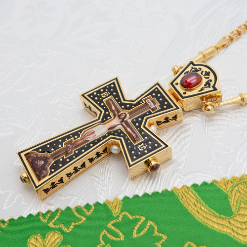 2.10.0581лпэ-2/64лп Крест наперсный латунный с вставками в позолоте фото 2