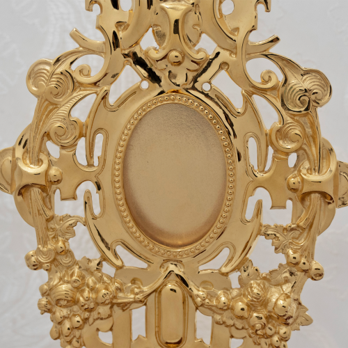 2.7.1889лп Мощевик латунный на ножке в позолоте фото 7 2.7.1889лп Мощевик латунный на ножке в позолоте фото 7