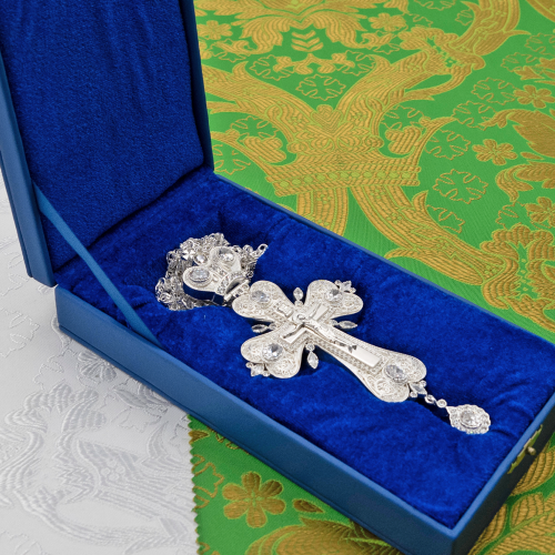 2.10.0556л/1л Крест наперсный латунный с белыми камнями в серебрении фото 7 2.10.0556л/1л Крест наперсный латунный с белыми камнями в серебрении фото 7