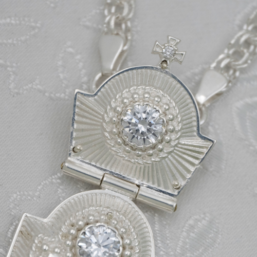 2.10.0249л-2/1л Крест латунный с белыми камнями в серебрении фото 5 2.10.0249л-2/1л Крест латунный с белыми камнями в серебрении фото 5