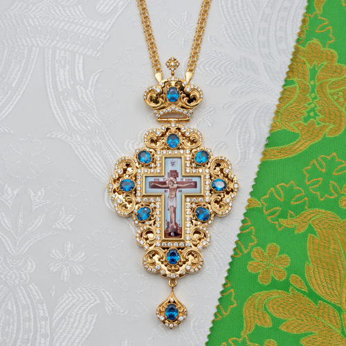 2.10.0508лп-2/1лп Наперсный крест латунный с голубыми камнями в позолоте