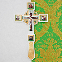 2.7.1272лпч Крест напрестольный латунный с зелеными камнями в позолоте