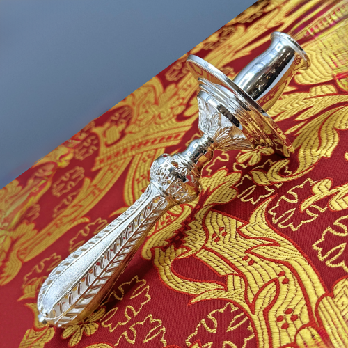 2.7.0946л Подсвечник латунный ручной 2.7.0946л Подсвечник латунный ручной