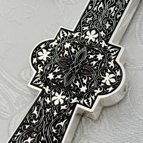 2.7.3045лэ Крест напрестольный латунный с эмалью фото 6