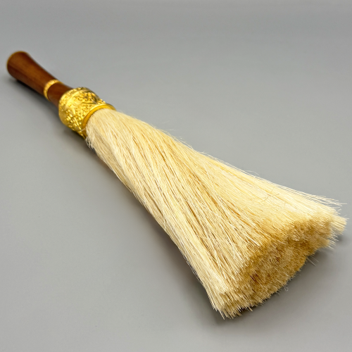 2.7.2125лп Кропило латунное в позолоте с деревянной ручкой фото 2