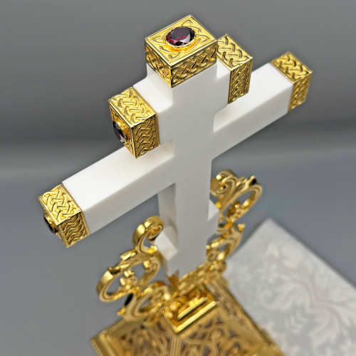 2.7.2508лпч Крест напрестольный латунный с красными камнями в позолоте фото 6 2.7.2508лпч Крест напрестольный латунный с красными камнями в позолоте фото 6
