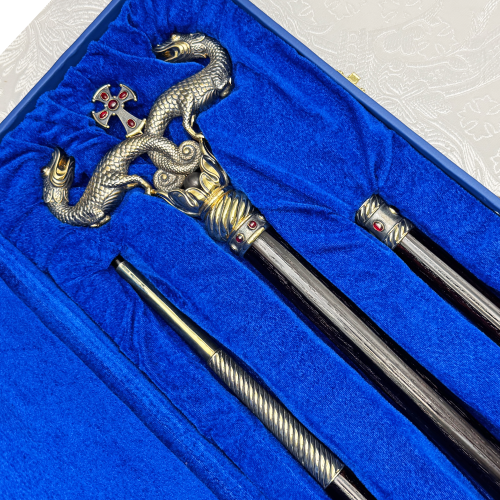 2.7.1699лпр Жезл латунный с красными камнями в позолоте фото 3