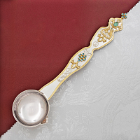 2.7.0111лф Корец разливной латунный в серебрении и фрагментарной позолоте с голубыми камнями