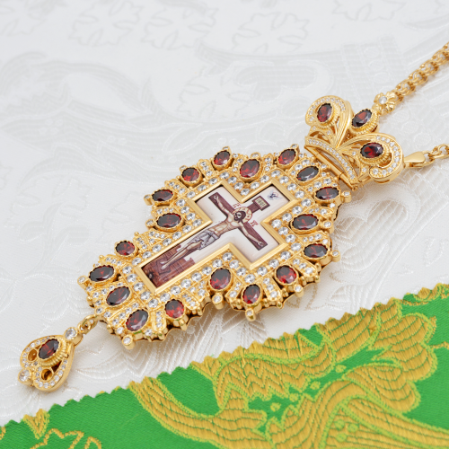 2.10.0216лп-2/1лп Крест латунный с красными камнями в позолоте фото 2