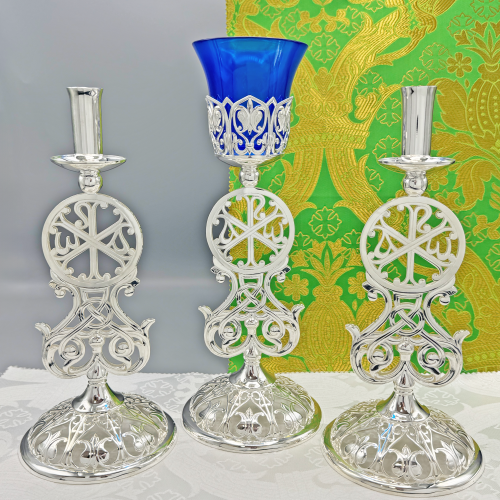 2.7.2645л-К Набор напрестольный - лампада и подсвечники в серебрении 2.7.2645л-К Набор напрестольный - лампада и подсвечники в серебрении