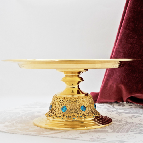 2.7.1678лп Дискос латунный с голубыми камнями в позолоте