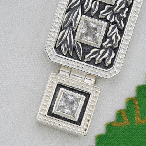 2.10.0596лр-2/1л Крест наперсный латунный с белыми камнями в серебрении фото 4