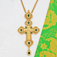 2.10.0718лп/1лп Крест наперсный латунный с зелеными камнями в позолоте