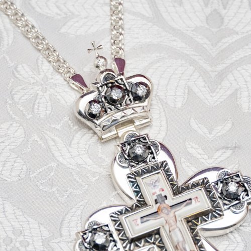 2.10.0461лр-2/1л Наперсный латунный крест с белыми камнями и патинированием в серебрении фото 5