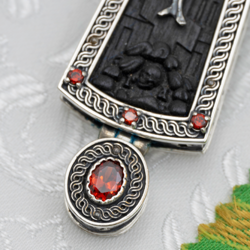 2.10.0421лр-13/1лр Крест наперсный с образом из дерева и красными камнями в серебрении фото 5