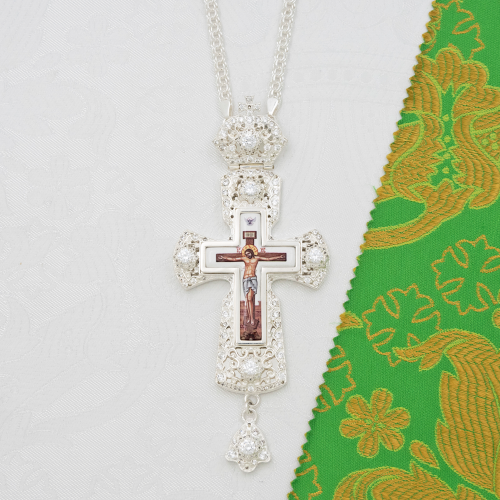 2.10.0159л-2/1л Крест латунный с белыми камнями в серебрении