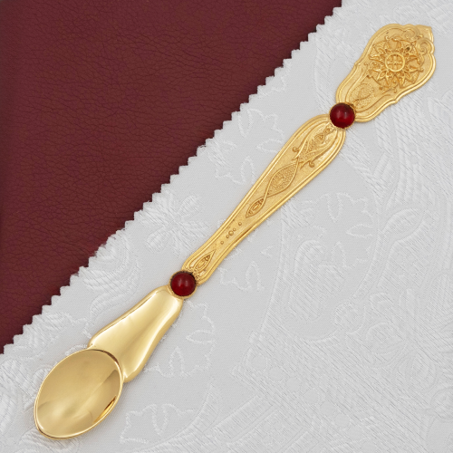 2.7.0176лп Лжица латунная в позолоте с красными камнями