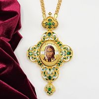 2.10.0431лпэ-2/1лп Крест наперсный латунный с зелеными камнями и эмалью в позолоте