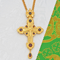 2.10.0575лп/1лп Крест наперсный латунный с красными камнями в позолоте