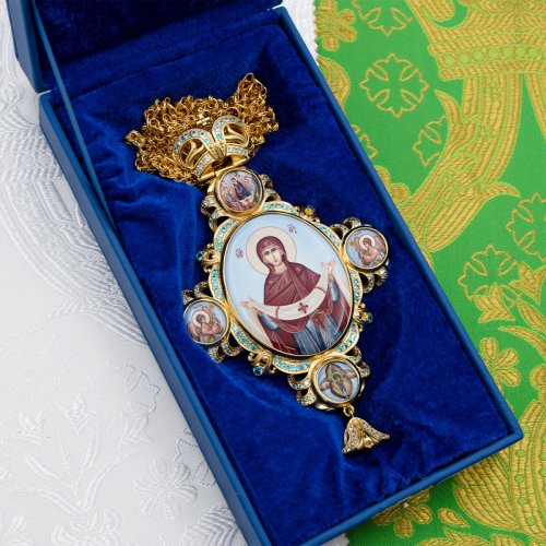 2.7.2005лп-2/1лп Панагия латунная с голубыми камнями в позолоте с цепью фото 6 2.7.2005лп-2/1лп Панагия латунная с голубыми камнями в позолоте с цепью фото 6