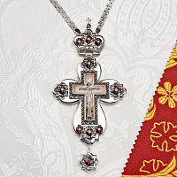 2.10.0461лр-2/1л Наперсный латунный крест с красными камнями и патинированием в серебрении