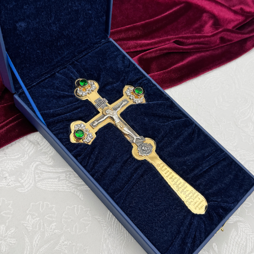 2.7.0619лпр Крест требный латунный в позолоте с зелеными камнями фото 6