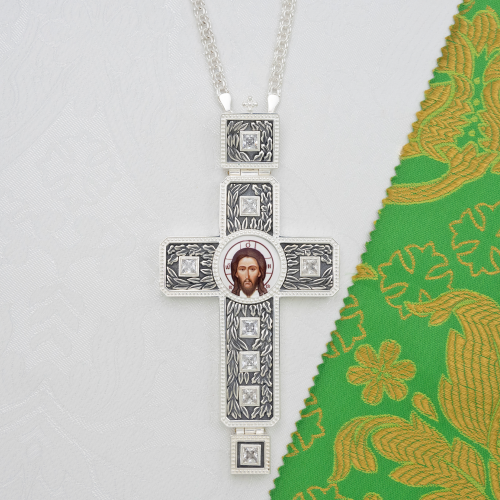 2.10.0596лр-2/1л Крест наперсный латунный с белыми камнями в серебрении