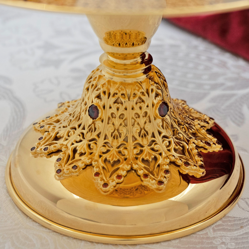 2.7.1001лп Дискос латунный с красными камнями в позолоте фото 4