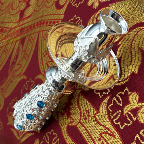 2.7.0742л Подсвечник ручной латунный со вставками