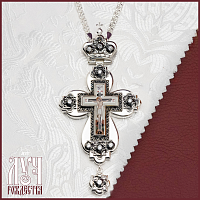 2.10.0461лр-2/1л Наперсный латунный крест с белыми камнями и патинированием в серебрении