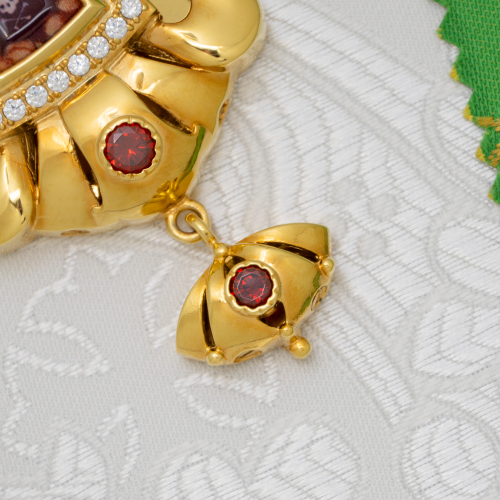 2.7.2395лп-2/1лп Панагия латунная с красными камнями в позолоте фото 4