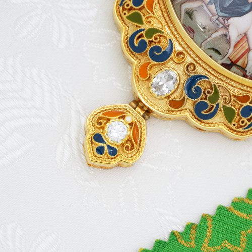 2.7.1481лпэ-2/1лп Панагия латунная с белыми камнями и эмалью в позолоте фото 4 2.7.1481лпэ-2/1лп Панагия латунная с белыми камнями и эмалью в позолоте фото 4